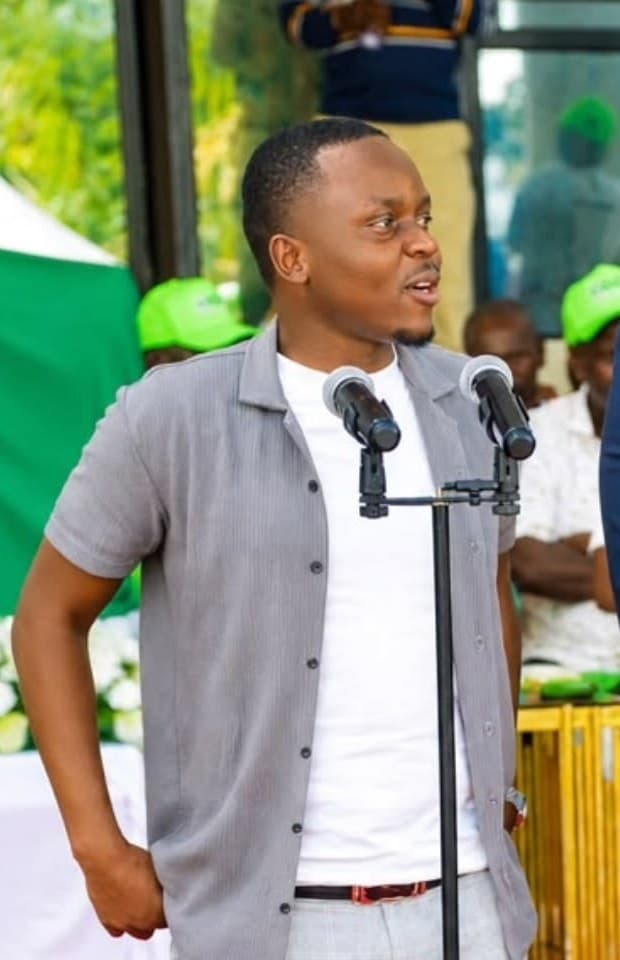 Leon Major Malalah addressing supporters at a campaign event
